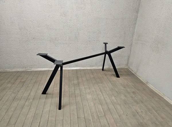 misa-table-legs-1 Modern round table base with durable metal legs, sleek finish