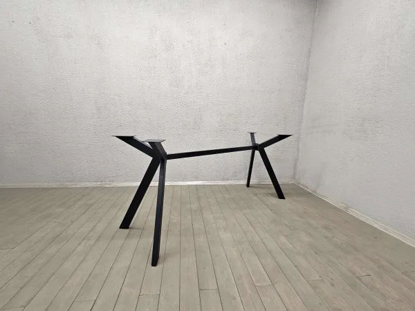 misa-table-legs-3 Elegant metal table legs for round tabletops, industrial finish